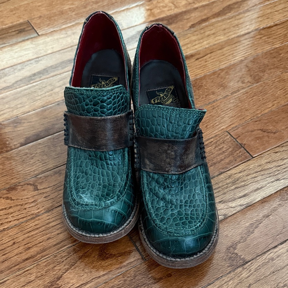 Green Crocodile Pattern Heels. Freebird, Bellevue